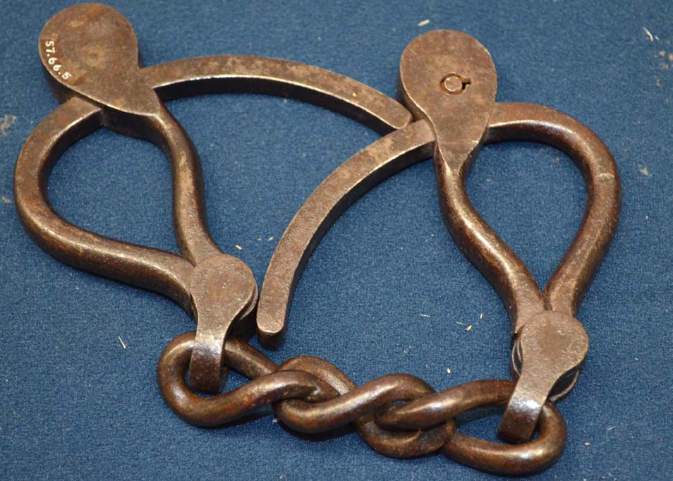 pair%20of%20steel%20handcuffs%20with%20outside%20ratchet%20and%20chain%20links